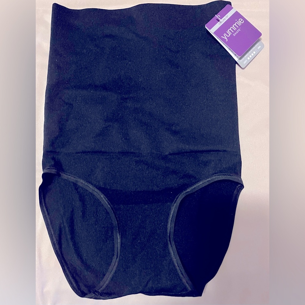 Yummie. High Waist Shaping Brief - Cooling FX®. S/M